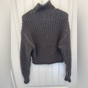 KNIT TURTLE NECK SWEATER